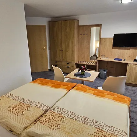 Edelstein Konukevi 3*